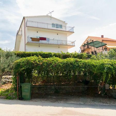 Apartments Jere Proto Примоштен Экстерьер фото
