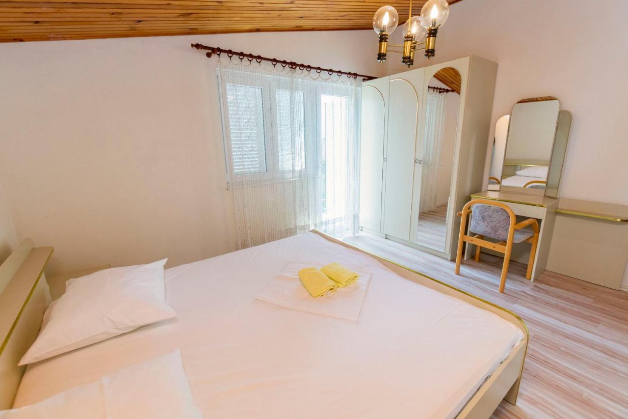 Apartments Jere Proto Примоштен Экстерьер фото