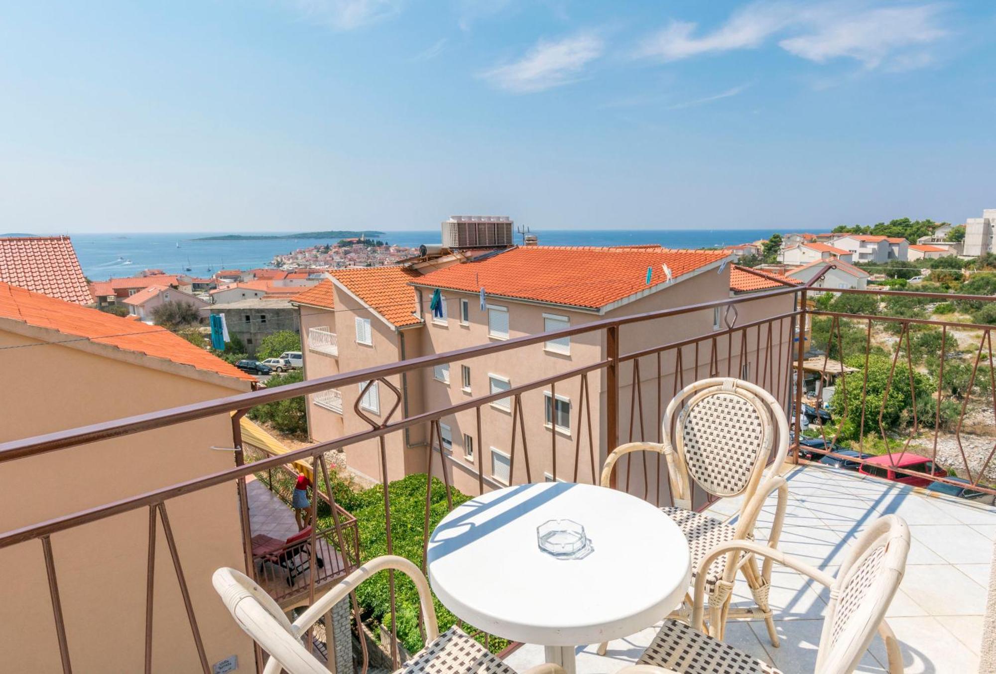 Apartments Jere Proto Примоштен Экстерьер фото