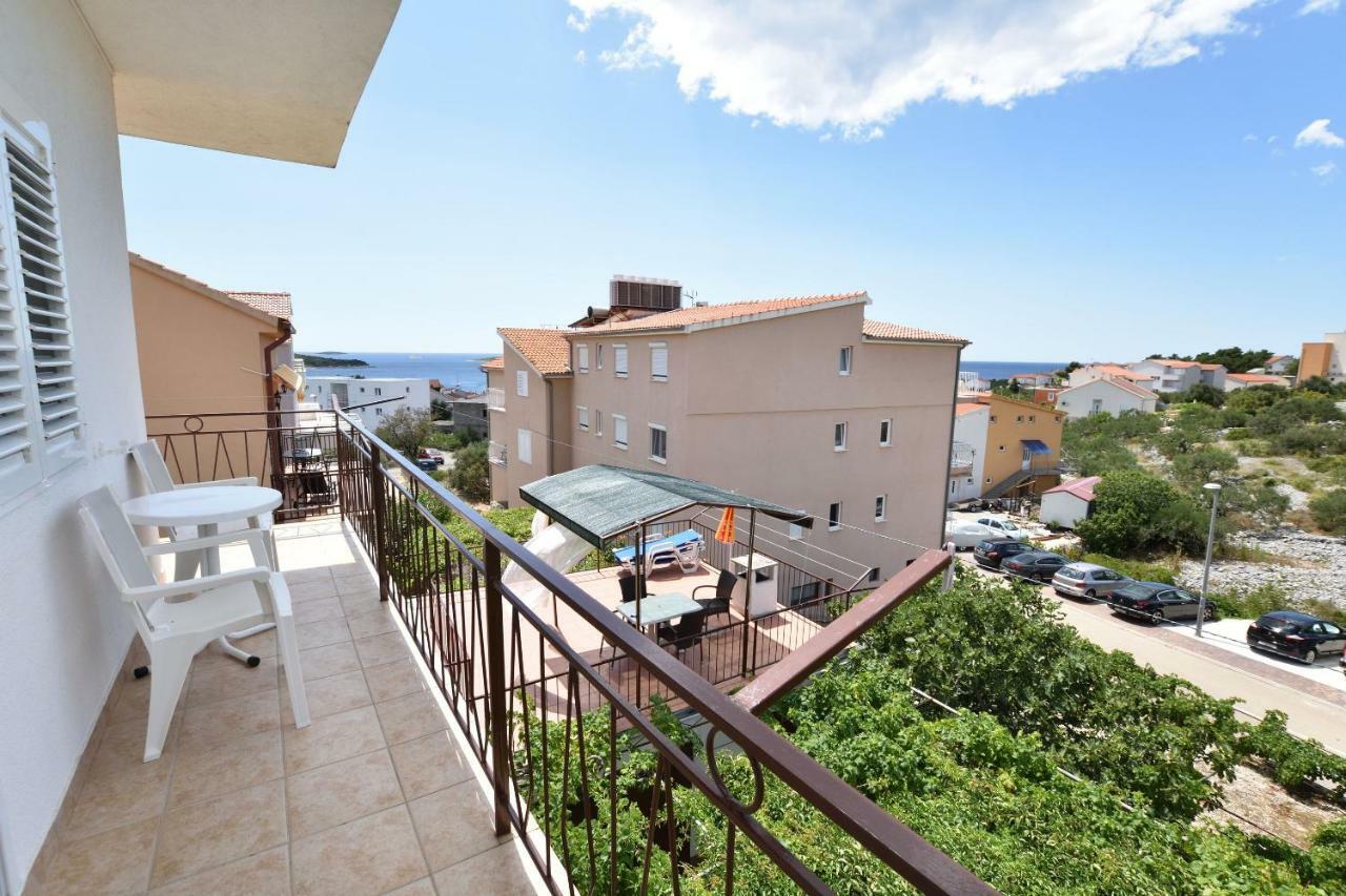 Apartments Jere Proto Примоштен Экстерьер фото