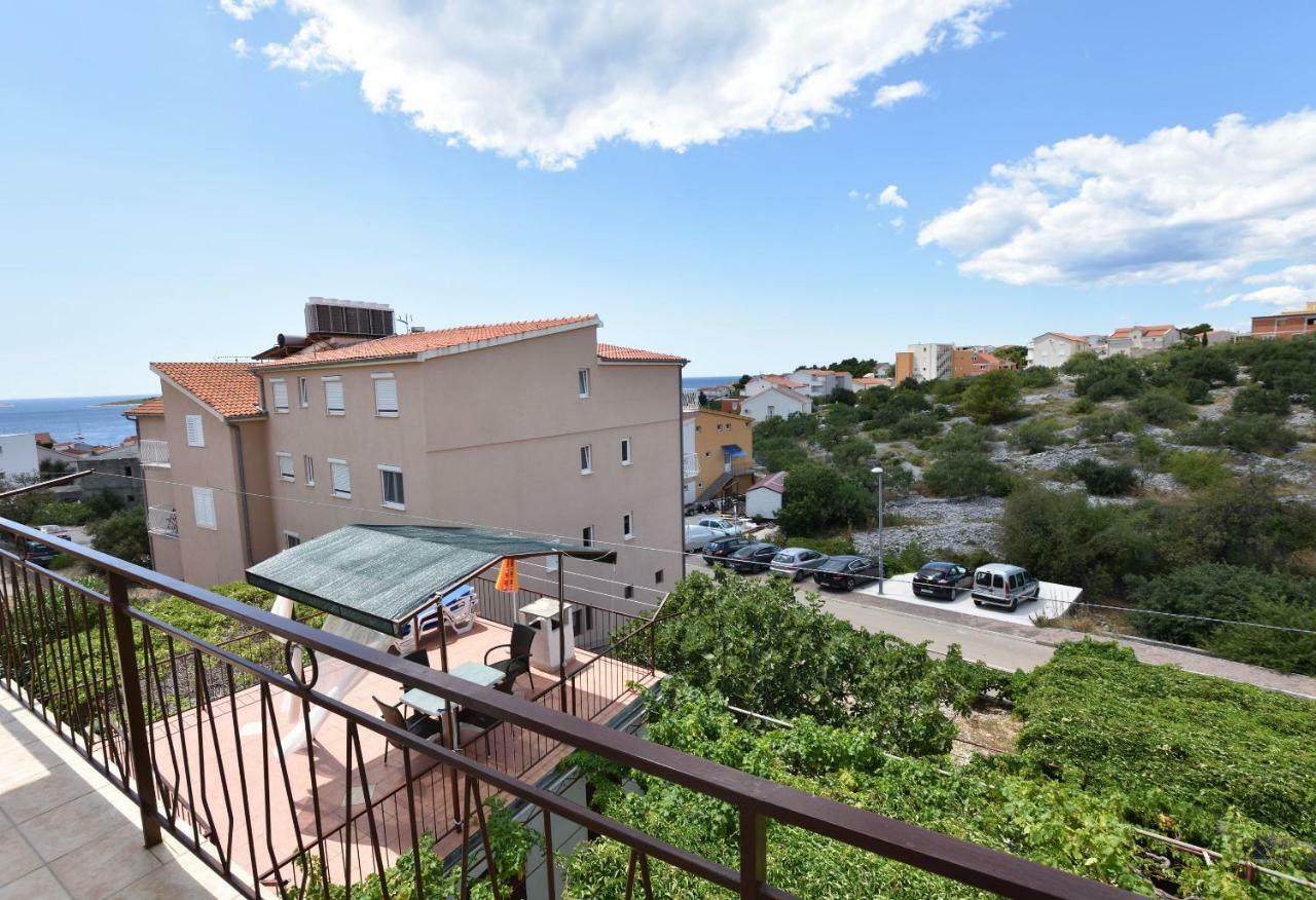 Apartments Jere Proto Примоштен Экстерьер фото