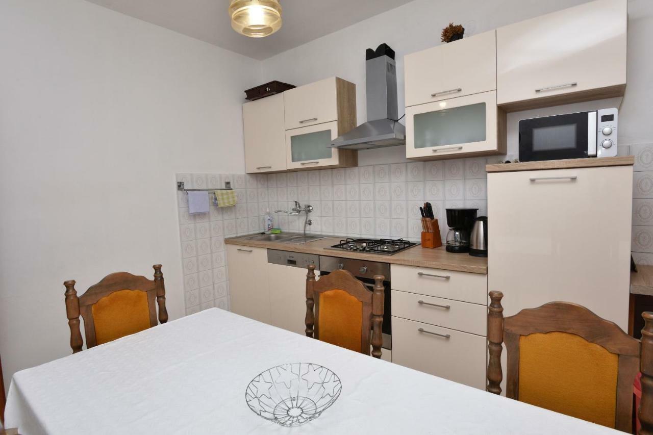 Apartments Jere Proto Примоштен Экстерьер фото