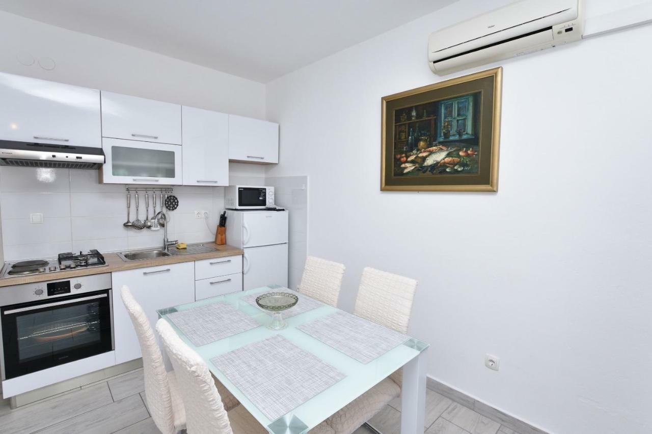 Apartments Jere Proto Примоштен Экстерьер фото