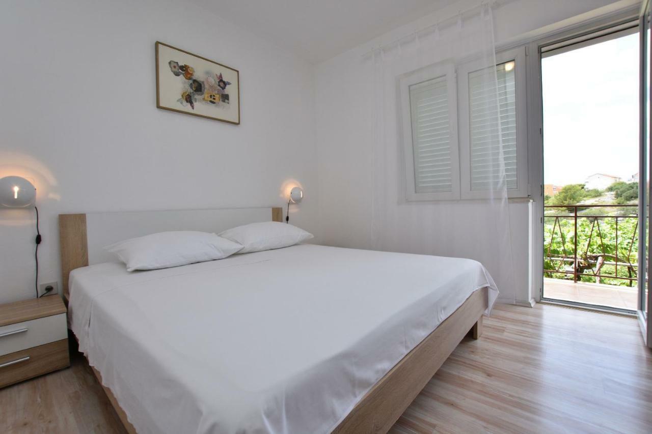 Apartments Jere Proto Примоштен Экстерьер фото