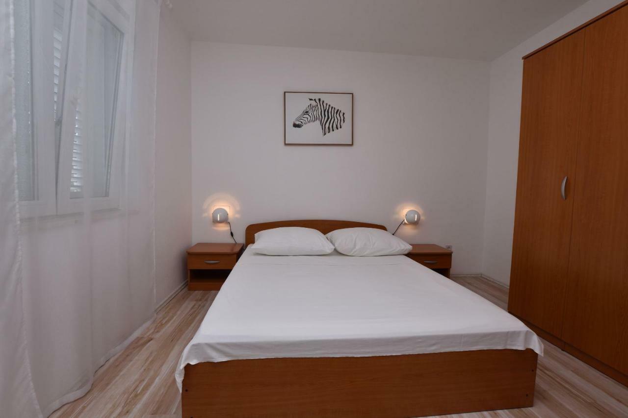 Apartments Jere Proto Примоштен Экстерьер фото