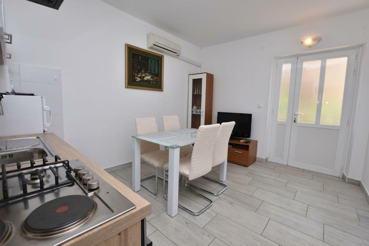 Apartments Jere Proto Примоштен Экстерьер фото