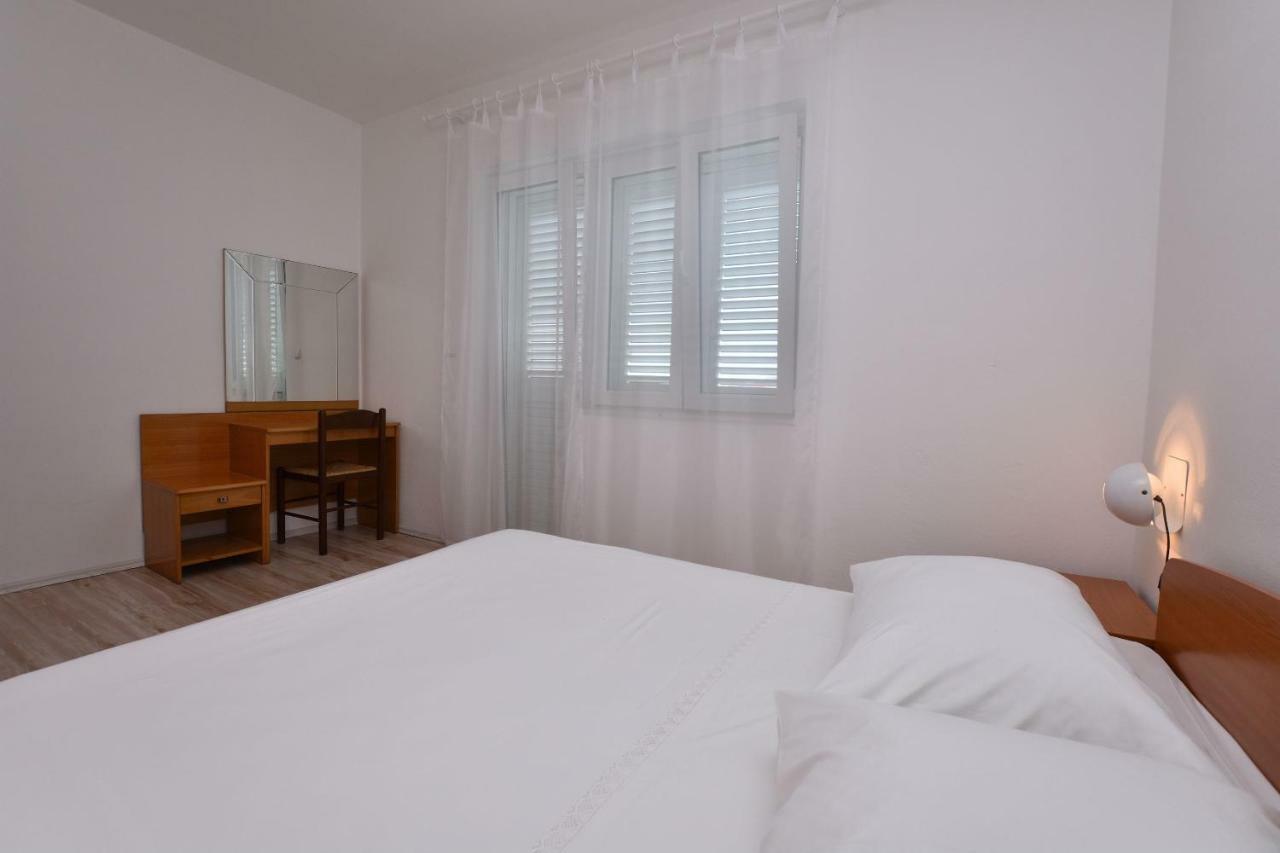 Apartments Jere Proto Примоштен Экстерьер фото